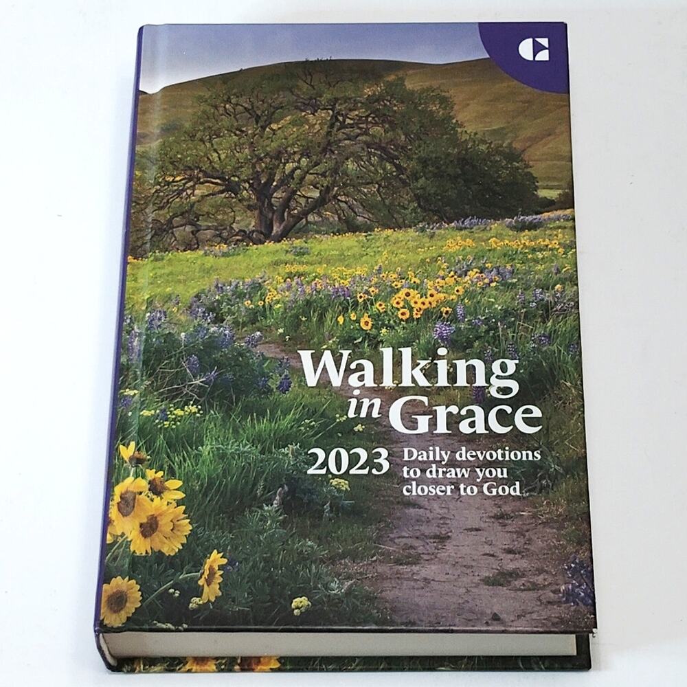 Guideposts Walking in Grace 2023 Hardcover Daily Devotions to Draw You Closer